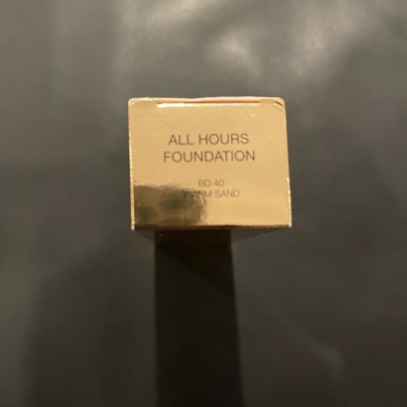 NIB YSL All Hours Foundation BD 40 warm sand 0.84oz SPF 20 Full Coverage Matte - Picture 3 of 4